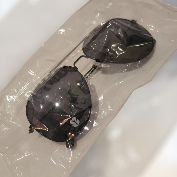 New Holland Stylish Black Aviator Sunglasses - Picture 2 of 2